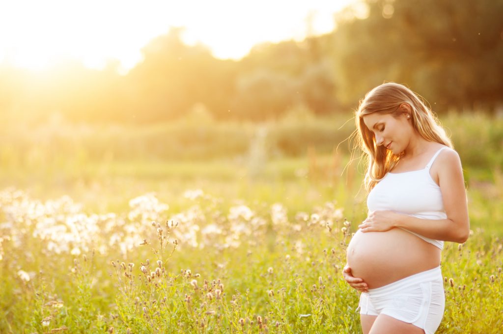 Hypnobirthing-Online-Kurs-mentale-Geburtsvorbereitung-von-zu-Hause-Familiengarten