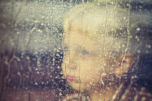 Kinderbeschaeftigung-bei-Regen-Langeweile-bei-Kindern-Ideen-gegen-Langeweile-bei-Kindern-Familiengarten